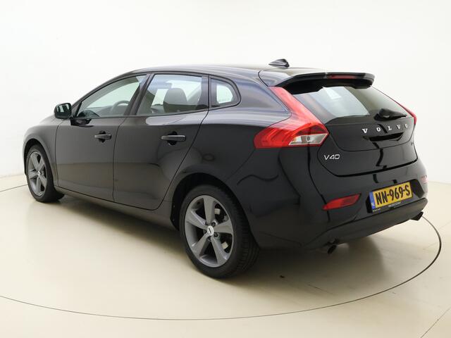 Volvo V40 2.0 T3 153pk Nordic+ / Stoelverwarming / Stand kachel / Parkeersensoren / All-season banden / Verwarmbaar vorruit