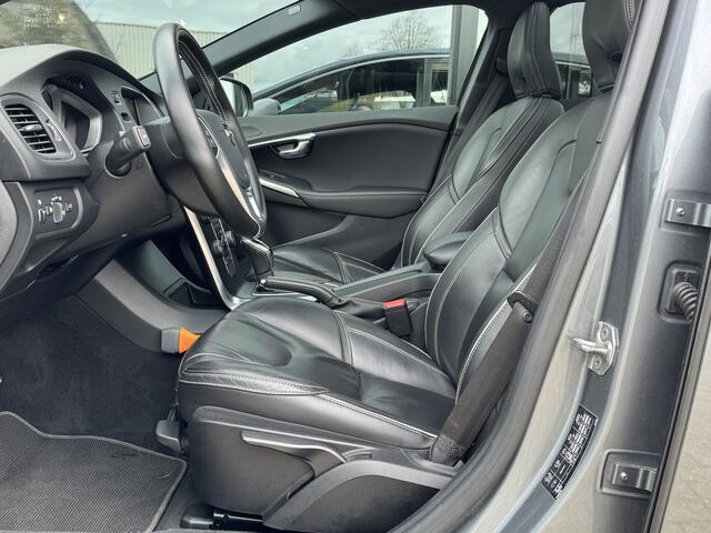 Volvo V40 1.5 T3 Polar+ R-Design AUT | Pano | Trekhaak | Leder |