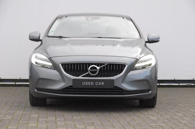 Volvo V40 T3 152PK Dynamic Edition / Cruise control / Panoramadak / Parkeeren met camera / Harman kardon audio / Standkachel / Stoelverwarming