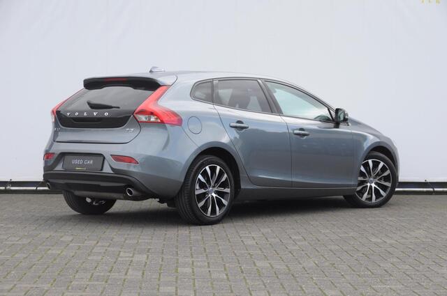 Volvo V40 T3 152PK Dynamic Edition / Cruise control / Panoramadak / Parkeeren met camera / Harman kardon audio / Standkachel / Stoelverwarming