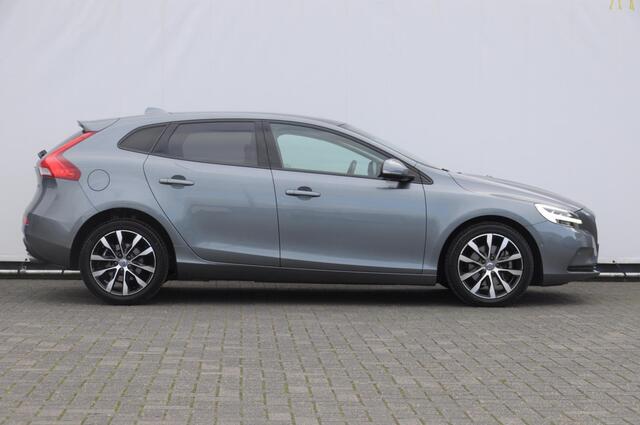 Volvo V40 T3 152PK Dynamic Edition / Cruise control / Panoramadak / Parkeeren met camera / Harman kardon audio / Standkachel / Stoelverwarming