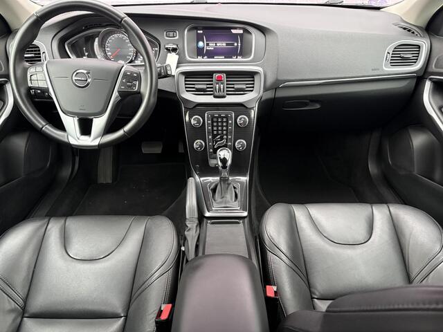 Volvo V40 1.5 T2 Polar+ | Stoelverwarming | Volvo on Call | DAB | High Performance Audio | Elektrisch verwarmbare voorruit | Parkeersensoren | Climate Control |