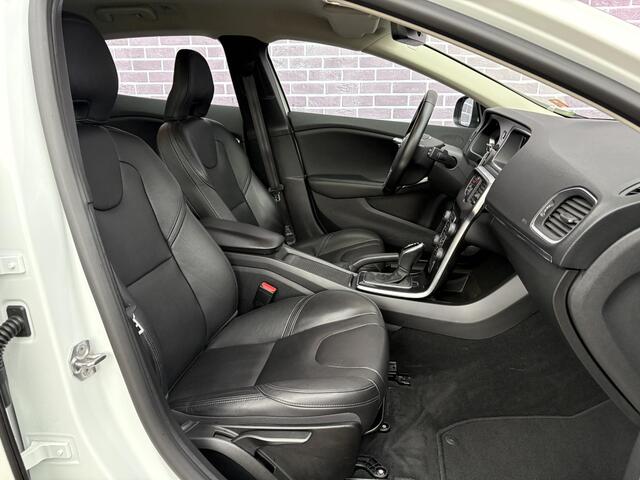 Volvo V40 1.5 T2 Polar+ | Stoelverwarming | Volvo on Call | DAB | High Performance Audio | Elektrisch verwarmbare voorruit | Parkeersensoren | Climate Control |