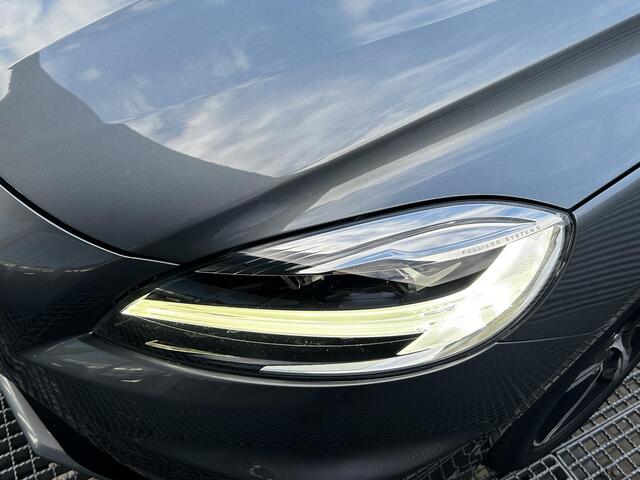 Volvo V40 1.5 T3 Polar+ Sport Automaat, Panorama dak, Harman-Kardon premium sound systeem, Verwarmde stoelen voor, Volvo On call.