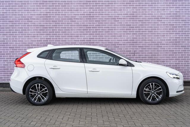 Volvo V40 1.5 T2 Polar+ | Automaat | Navi | Stoelverwarming | Park Assist | Cruise Control | High Performance Audio | Climate Control | Bluetooth | Volvo On Call | DAB |