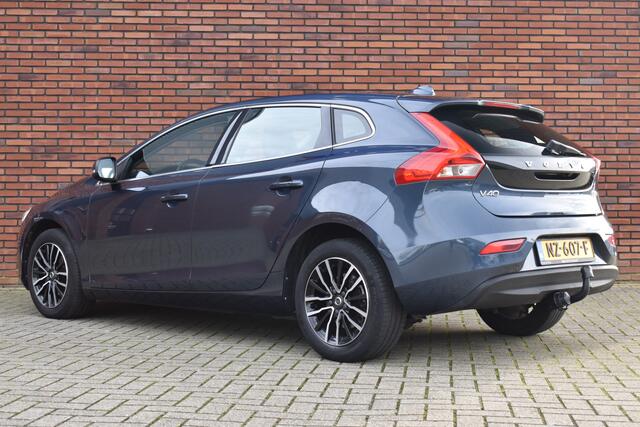 Volvo V40 D2 120PK Nordic+ Luxury | Trekhaak | Keyless Entry | Camera | Standkachel | Volvo on Call |