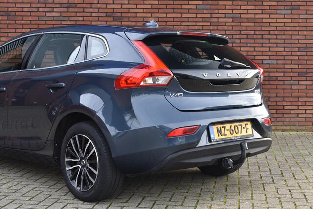 Volvo V40 D2 120PK Nordic+ Luxury | Trekhaak | Keyless Entry | Camera | Standkachel | Volvo on Call |