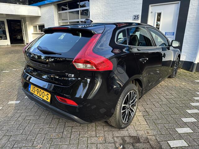 Volvo V40 1.5 T2 Nordic+ /Nieuwe apk bij aflevering/Panorama raam/Camera/LM velgen All season banden/Automaat/Leder/Navi/Trekhaak/Dealer onderhouden