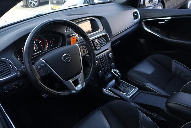 Volvo V40 1.5 T3 Polar+ R-Design | Pano | Camera | Trekhaak |