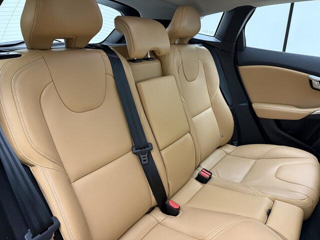 Volvo V40 T2 122pk Nordic+ Luxury / Standkachel / Stoelverwarming / Power seats / Voorruit verwarming / Camera achter /