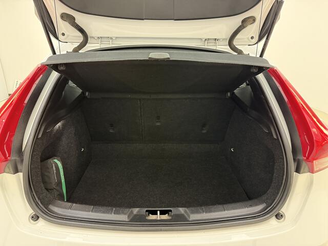 Volvo V40 D3 150pk Business Sport / Stoelverwarming / Nubuck bekleding / Navi /