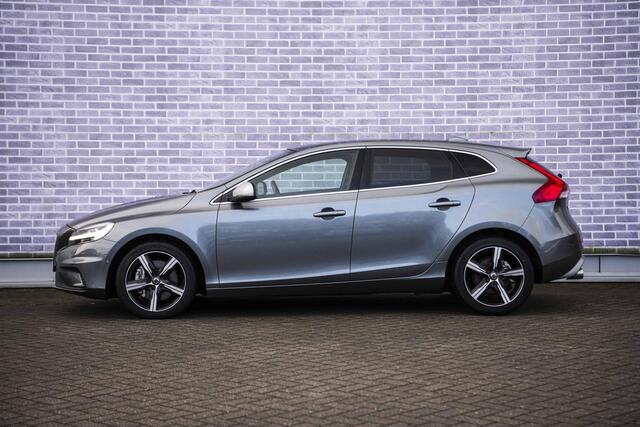 Volvo V40 T3 Polar+ Sport | Navi | Panoramadak | Harman Kardon Audio | LED | Camera | Stoelverwarming | Getint Glas | DAB | Keyless | Volvo On Call | 17" LM