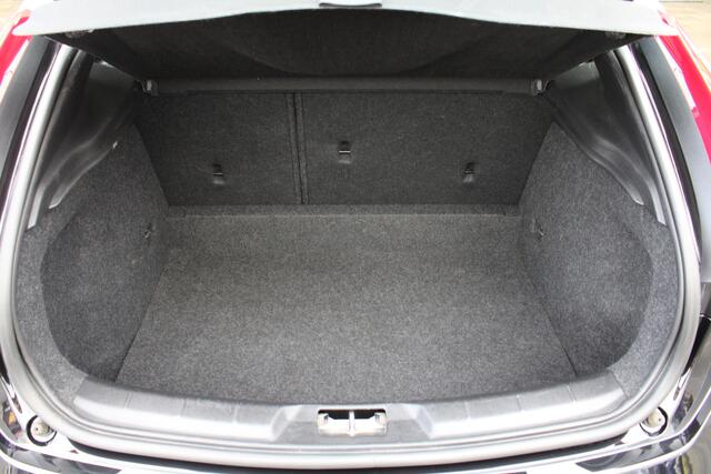 Volvo V40 T2 Automaat Momentum | Verw. Voorstoelen | Standkachel | PDC achter | Spraakbediening | NAP