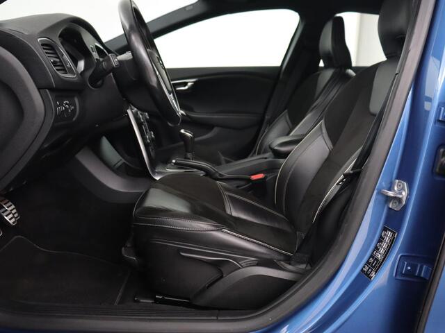 Volvo V40 2.0 T4 Sport | Stoelverwarming | Camera | Leder/Alcantara | Park Assist | Full LED | Navigatie | Climate control | Cruise control