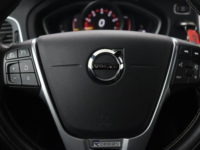 Volvo V40 2.0 T4 Sport | Stoelverwarming | Camera | Leder/Alcantara | Park Assist | Full LED | Navigatie | Climate control | Cruise control