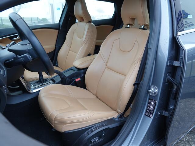 Volvo V40 2.0 T3 Nordic+ PANO | VOL LEER | TREKH. | KEYLESS | MEMORY