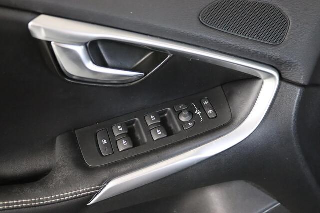Volvo V40 2.0 T2 Nordic+ R-Design, Leder, Navigatie, Stoelverwarming