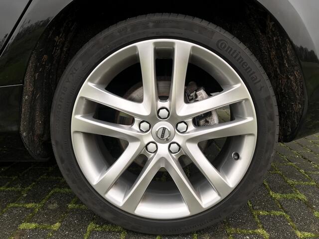 Volvo V40 2.0 D2 Nordic+ Luxury/ Inscription | Rijklaar incl garantie | Panoramadak Keyless entry Trekhaak Standkachel