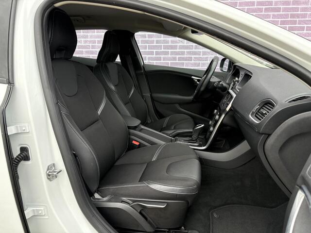 Volvo V40 1.5 T2 Edition+ | Nieuw Binnen! | Automaat | Standkachel | Trekhaak | Stoelverwarming | Volvo on Call | Regensensor | Dealer onderhouden |