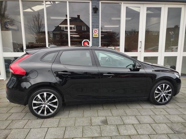 Volvo V40 T3 BLACK-EDITION AUTOMAAT