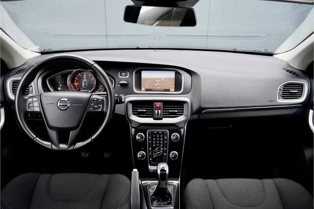 Volvo V40 2.0 T3 153 pk NORDIC BUSINESS / PANORAMADAK / 1e EIGENAAR / NL-AUTO / BTW-AUTO / NAVIGATIE / PARKEERHULP / HIGH PERFORMANCE AUDIO