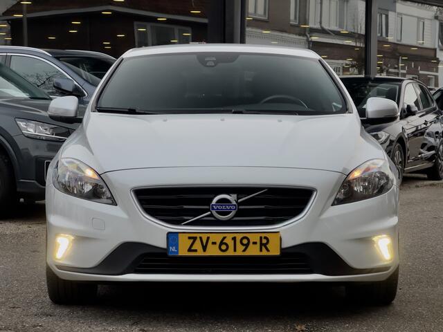 Volvo V40 2.0 T2 OCEAN-RACE R-DESIGN LEDER NAVI AIRCO LED 18 INCH-LMV PDC
