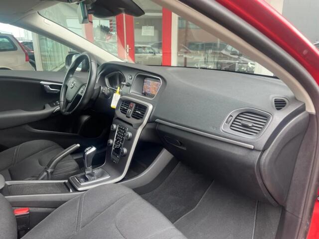 Volvo V40 2.0 T2 122PK LED koplampen/Navi/PDC Onderhoudshistorie