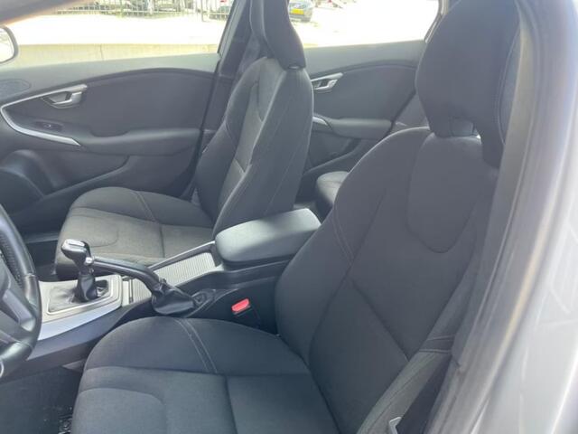 Volvo V40 2.0 T2 122PK Onderhoudshistorie/PDC/Bluethooth