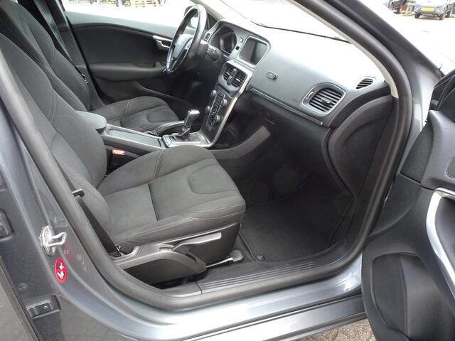 Volvo V40 2.0 T2 R-Design Trekhaak l Stoelverwarming l NAV