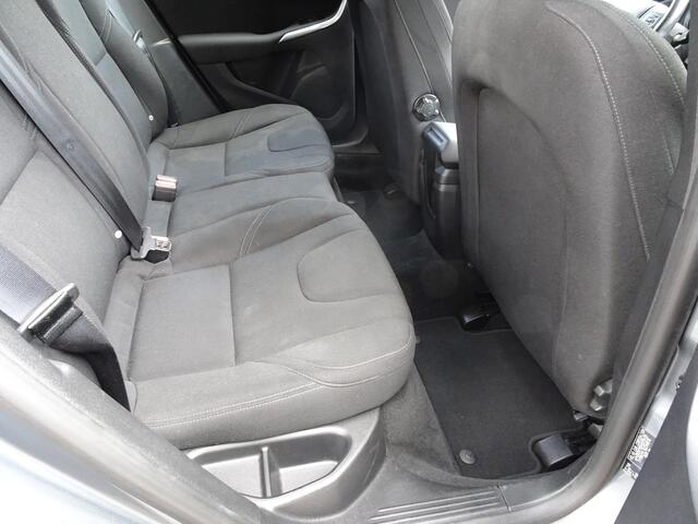 Volvo V40 2.0 T2 R-Design Trekhaak l Stoelverwarming l NAV