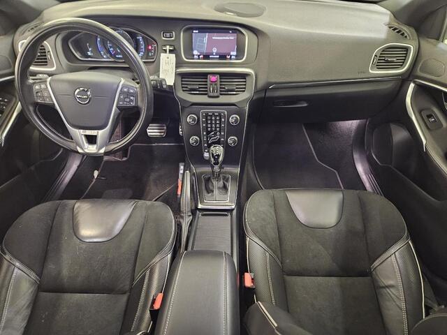 Volvo V40 1.5 T3 Polar+ Sport | Panoramadak | Harman/Kardon | Keyless entry | Standkachel | Stoel verwarming | DAB | Parkeercamera |