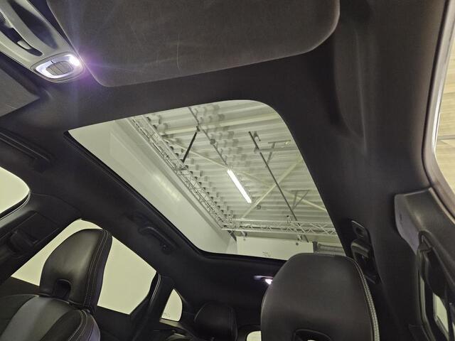 Volvo V40 1.5 T3 Polar+ Sport | Panoramadak | Harman/Kardon | Keyless entry | Standkachel | Stoel verwarming | DAB | Parkeercamera |