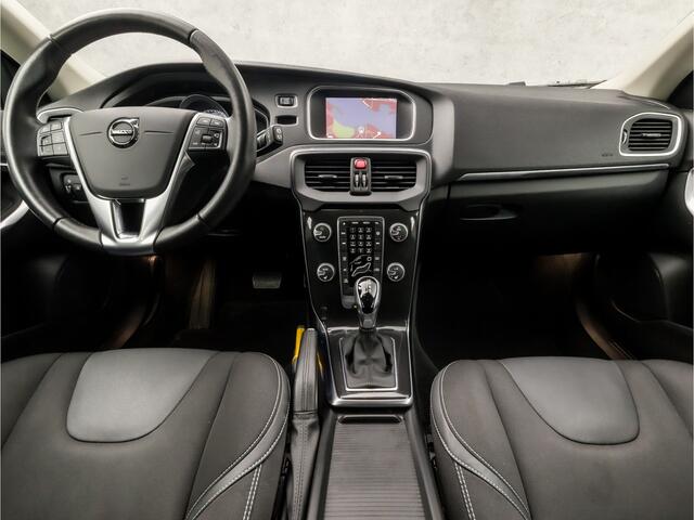 Volvo V40 1.5 T2 Polar+ Sport Automaat (NAVIGATIE, CLIMATE, STOELVERWARMING, LED KOPLAMPEN, SPORTSTOELEN, PARKEERSENSOREN, CRUISE, NIEUWSTAAT)