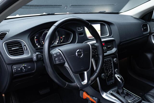 Volvo V40 T2 Polar+ | Zwart Lederen Bekleding | Fullmap Navigatie | Stoelverwarming | Parkeercamera achter | Volvo on Call | Climate Control | Cruise Control |