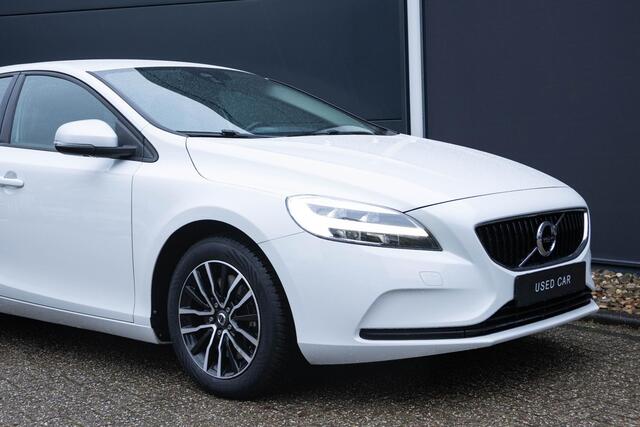 Volvo V40 T2 Polar+ | Zwart Lederen Bekleding | Fullmap Navigatie | Stoelverwarming | Parkeercamera achter | Volvo on Call | Climate Control | Cruise Control |