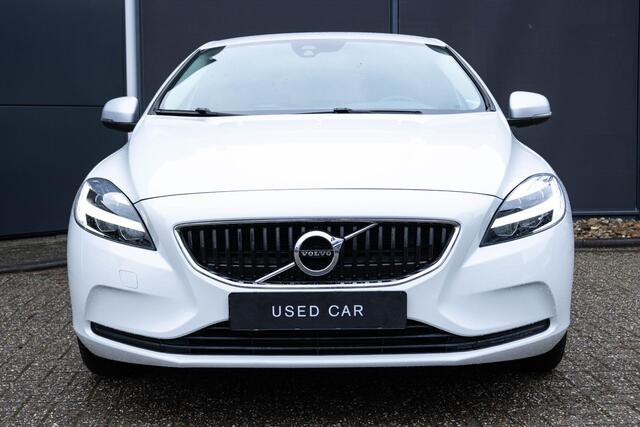 Volvo V40 T2 Polar+ | Zwart Lederen Bekleding | Fullmap Navigatie | Stoelverwarming | Parkeercamera achter | Volvo on Call | Climate Control | Cruise Control |
