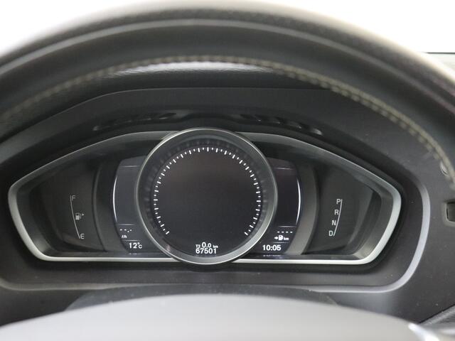 Volvo V40 1.5 T3 Polar+ Sport | Panodak | Stoelverwarming | Camera | Keyless Entry + Start | Lage KM Stand!