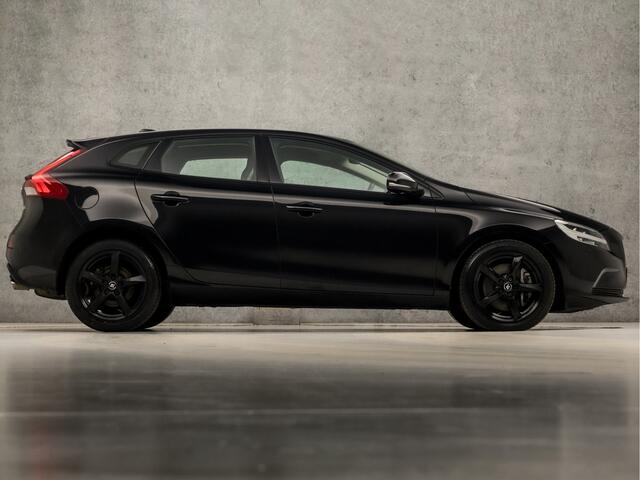 Volvo V40 1.5 T3 Dynamic Sport 153Pk Automaat (NAVIGATIE, CLIMATE, STOELVERWARMING, LED KOPLAMPEN, SPORTSTOELEN, PARKEERSENSOREN, CRUISE, NIEUWSTAAT)