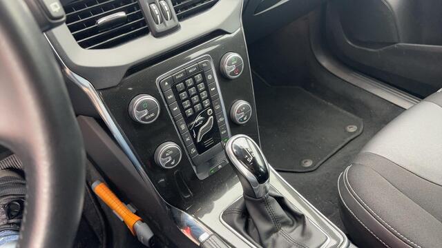 Volvo V40 1.5 T3 Nordic+ AUTOMAAT / TREKHAAK / FULL LED / STANDKACHEL / STOELVERW / NAVI / CLIMA / PDC / BLUETOOTH / CRUISE / NL-AUTO