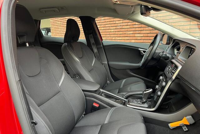 Volvo V40 T2 Automaat Edition+ | Stoelverwarming | Navigatie | Cruise Control | Parkeersensoren achter | Sensus Connect premium audio | Regensensor | Climate control | LED koplampen