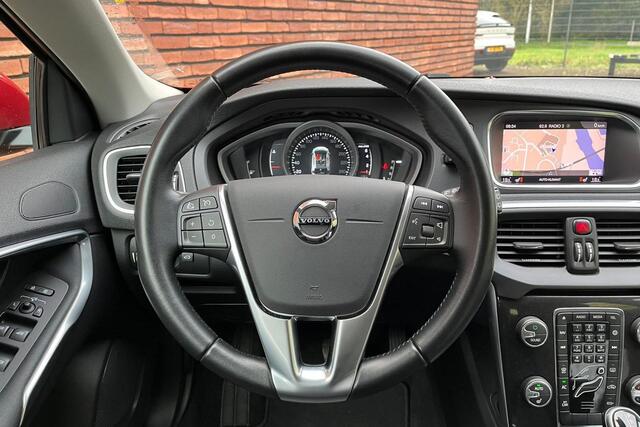 Volvo V40 T2 Automaat Edition+ | Stoelverwarming | Navigatie | Cruise Control | Parkeersensoren achter | Sensus Connect premium audio | Regensensor | Climate control | LED koplampen