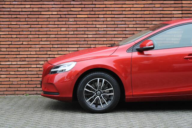 Volvo V40 T2 Automaat Edition+ | Stoelverwarming | Navigatie | Cruise Control | Parkeersensoren achter | Sensus Connect premium audio | Regensensor | Climate control | LED koplampen
