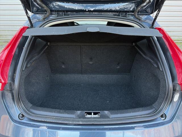 Volvo V40 2.0 D2 Nordic+ / LED koplampen / Trekhaak / Achteruitrijcamera / Stoelverwarming /