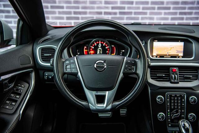 Volvo V40 1.5 T3 Polar+ Sport | Trekhaak | Panorama dak | Harman & Kardon | Achteruitrijcamera | Stoelverwarming | Climate control |