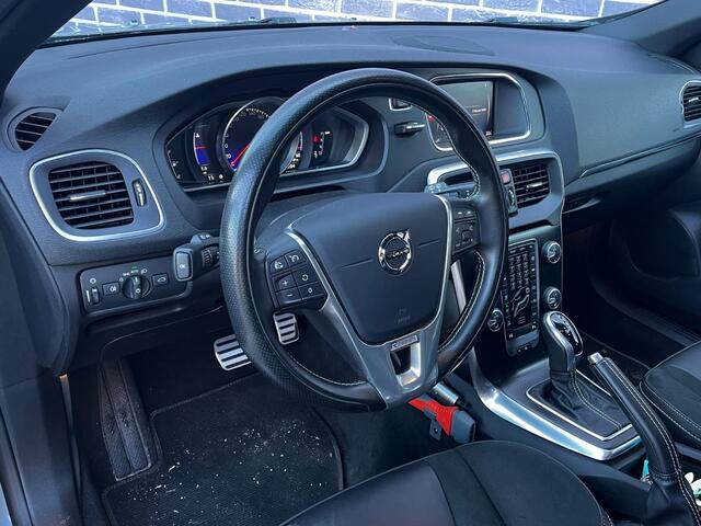 Volvo V40 1.5 T3 Polar+ Sport | Stoelverwarming | Panoramadak | LED Koplampen | Parkeercamera | Harman/Kardon | Keyless Entry | 19" Velgen | Trekhaak |