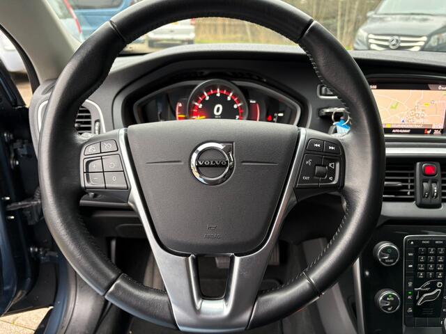 Volvo V40 1.5 T3 MOMENTUM Automaat, LED, Navi, PDC, TrHaak, NAP