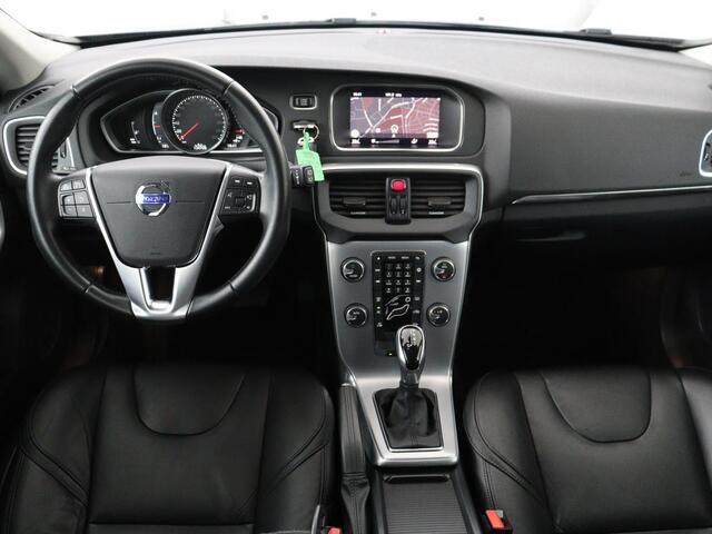 Volvo V40 1.5 T3 Inscription | Leder | Trekhaak | Navigatie | Full LED | Parkeerhulp | Climate control | Bluetooth | Cruise control