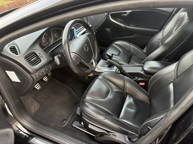 Volvo V40 2.0 T4 Business Sport / R-DESIGN / LEER / NAVI / CRUISE / STOELVERWARMING