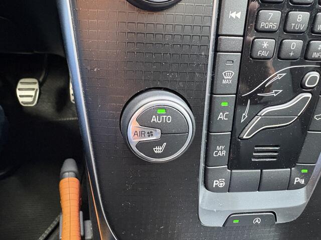 Volvo V40 2.0 T4 Business Sport / R-DESIGN / LEER / NAVI / CRUISE / STOELVERWARMING