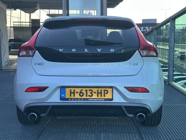 Volvo V40 1.5 T3 Polar+ Sport Automaat, R-design, Metallic, Stoelverwarming, Harman Kardon audio, Extra getinte ramen achter, Leder-nubuck bekleding, Panoramadak